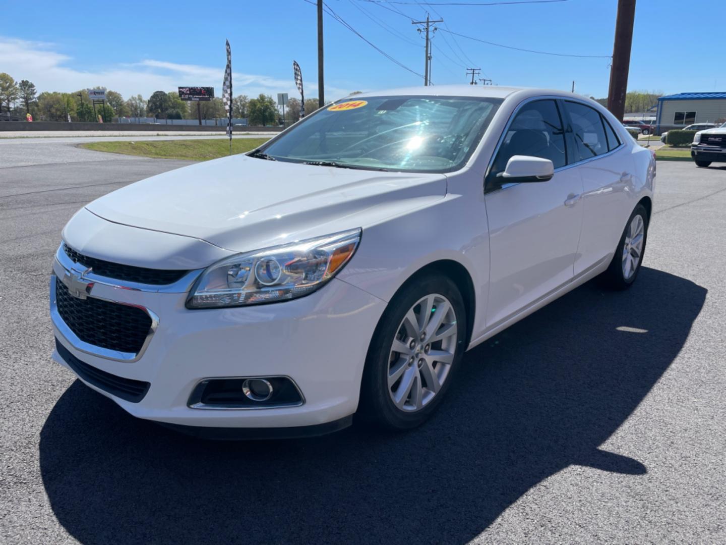 2014 White Chevrolet Malibu (1G11E5SL9EF) with an 4-Cyl, 2.5 Liter engine, Automatic, 6-Spd w/Overdrive and Manual Mode transmission, located at 8008 Warden Rd, Sherwood, AR, 72120, (501) 801-6100, 34.830078, -92.186684 - Photo#3